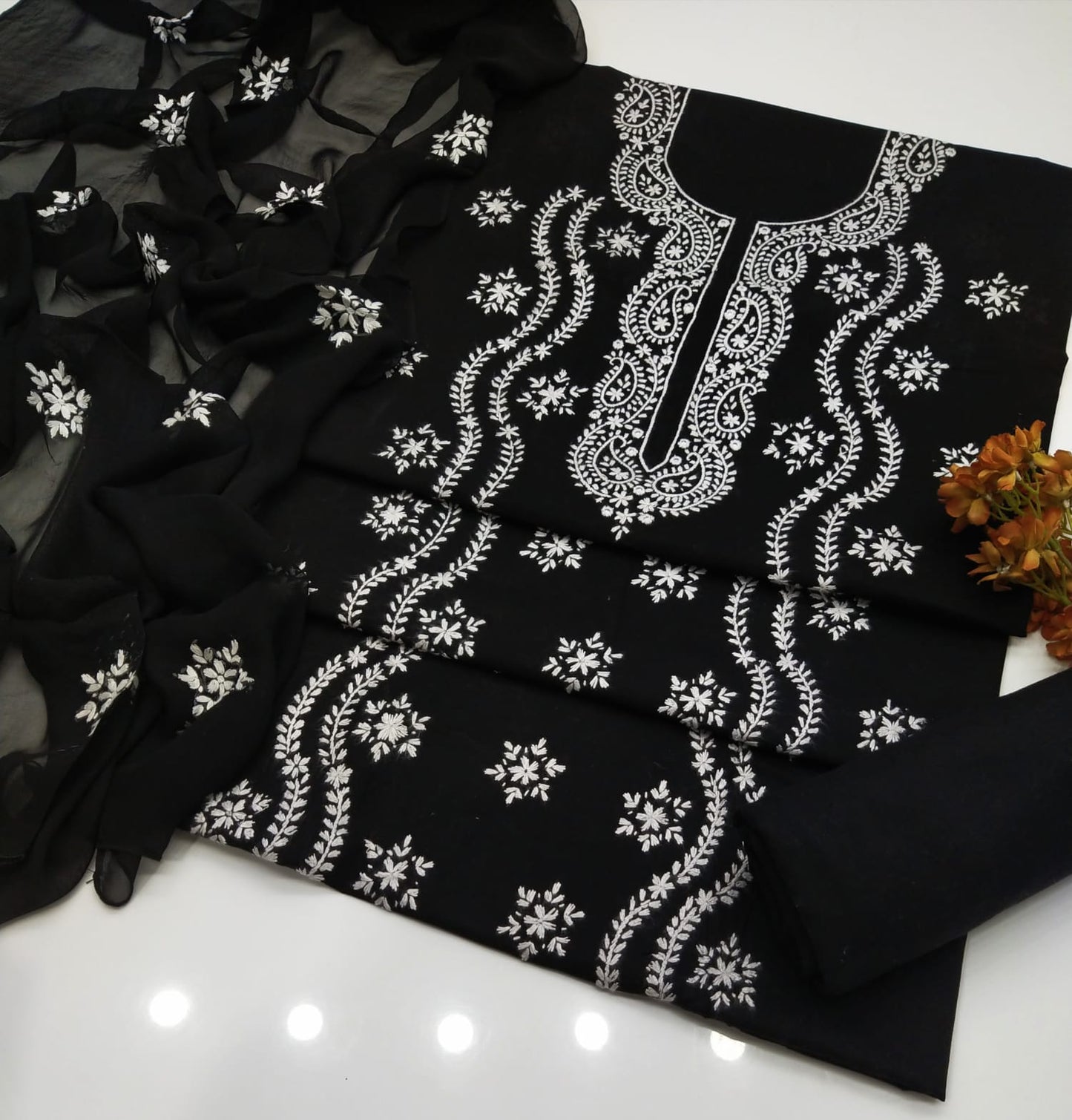Pakka Tanka Embroidery | Unstitched 3 Piece